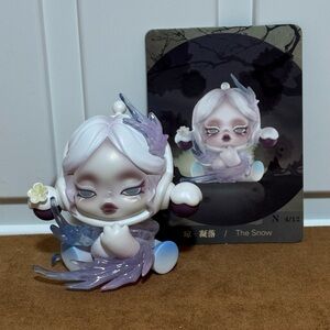 POPMART Skull Panda The Ink Plum Blossom Figurine